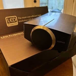 LED projector used once comes with all cords and remote